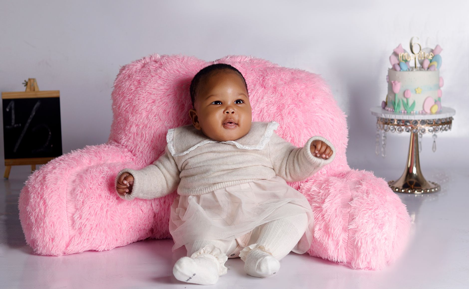 bébé 6 mois éveil maison