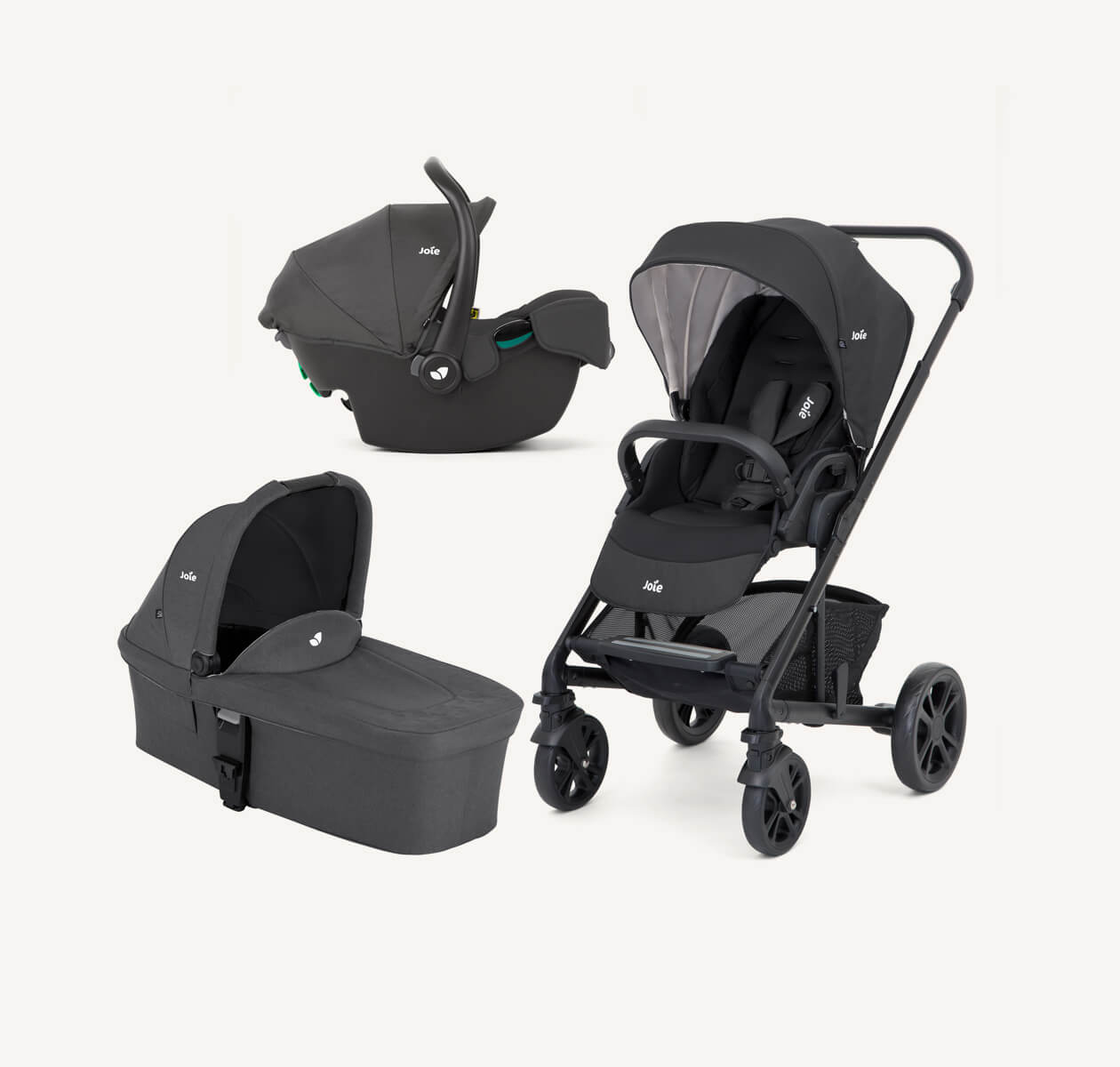 Poussette Joie compacte utilisée en promenade avec un bébé